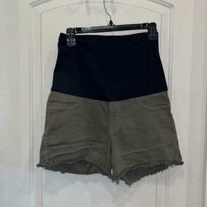 Claren Maternity Fray Hem Short